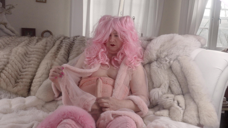 Trans fur bitch: Transfurbitch mostra pau futa gigante em peles agradáveis