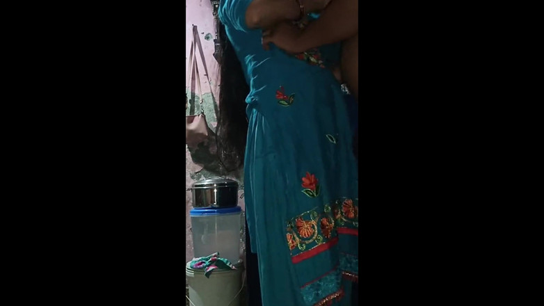 Parihema: デシの妻が妻とドギースタイルで激しくセックスされる