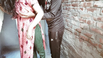 Banglasexycouple: Indische jongen betrapt op neuken met zijn vriendin!