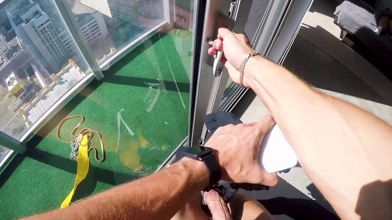 Chokobanana: Wkradłem się do mieszkania, aby ukraść, ale znalazłem coś innego