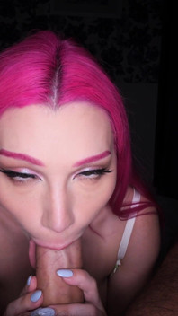 Lily'nin pembe kutusunu sikiyor