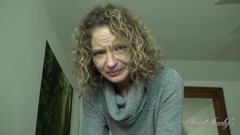 Aunt Judy's: Tetajudys - Vaše nadržená 52letá zralá nevlastní teta Tia jezdí na tvém čůrákovi (pov)