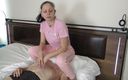 Femdom Austria: Sadistická domácí pomoc pacientovi zploštělý pod polštářem!