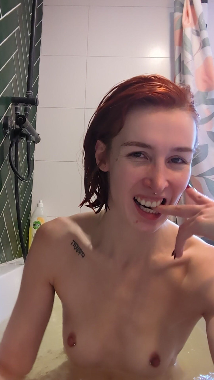 Pixie Pink: Pixie Pink Orgasms in the Bathtub Using the Shower Head!
