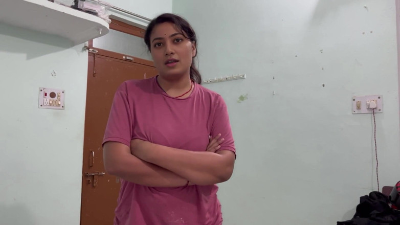 Hotty_ragini: Büyük üvey kız kardeşim bana kızdı, tek kişilik yatağı paylaştık, tam...