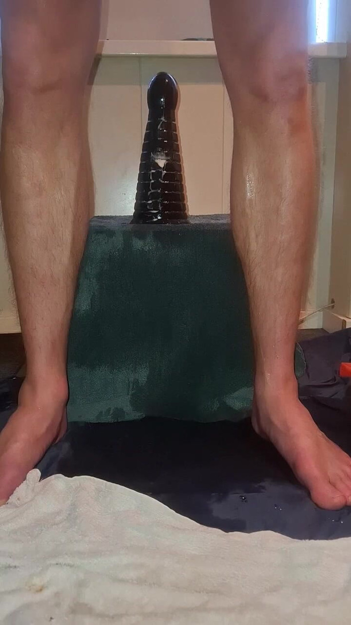 NoFace Twink X: Solo Gay Twink - Piramid Dildo Ride