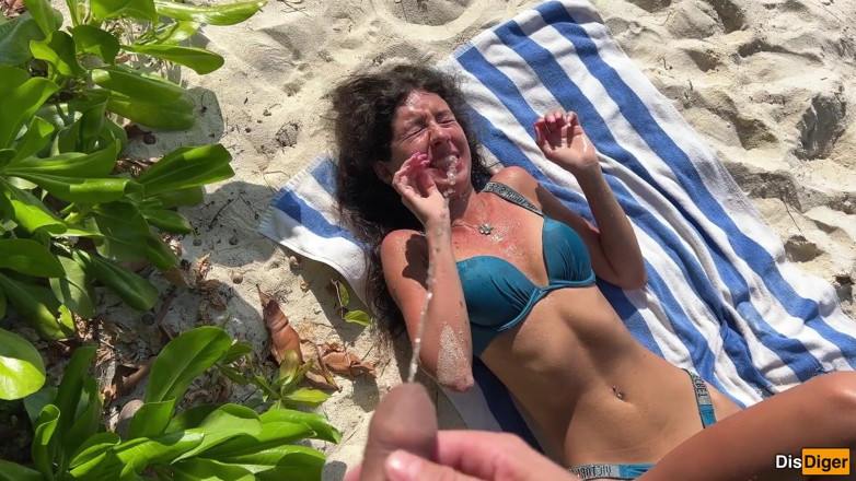 Dis Diger: Enojada a una chica en la playa - ella se sorprendió