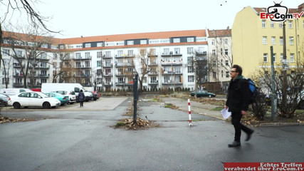 EroCom: Rande z džungle s německou milfkou s černými kudrnatými vlasy