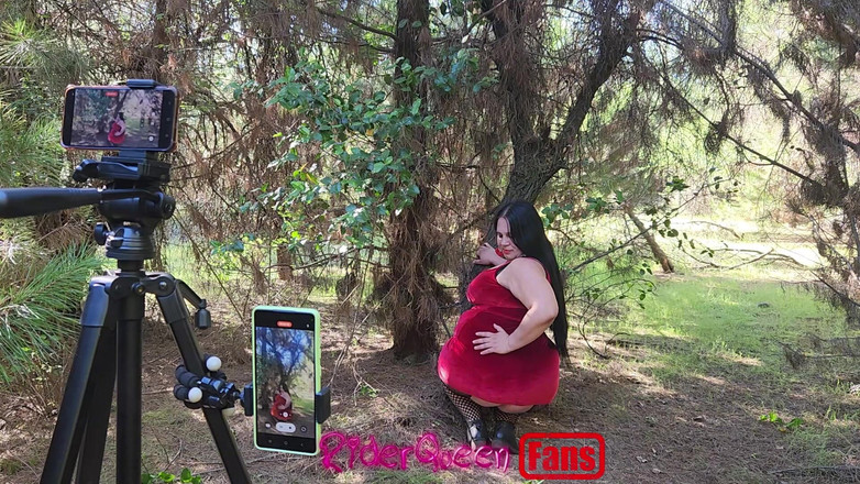 Riderqueen BBW Step Mom Latina Ebony: Riderqueen lagi sendirian di luar ruangan