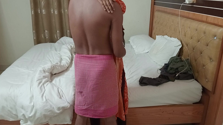 Romantic couples: Prietena studentă mă fute tare în hotel