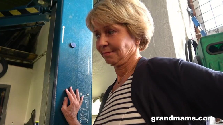 Grandmams: Tolong kongkekkan saya sebelum awak membetulkan kereta saya oleh Grandmams
