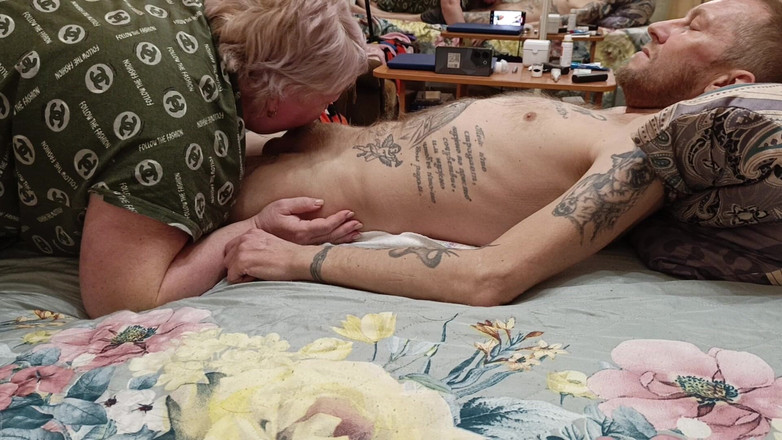 Zona901: 오럴 후 사위 사정을 지켜보는 시어머니