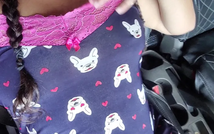 Paty Bumbum: Rolling up the Pussy with the Car Gearbox