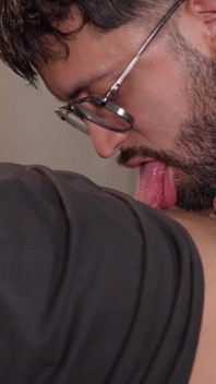 Sciatto deepthroat cazzo enorme primo piano - ingoio di sperma e post gioco di sborra