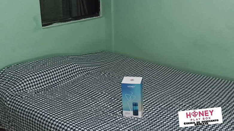 Swingersamateur40: 我的继妹在我看起来很热的时候干我老公的大鸡巴