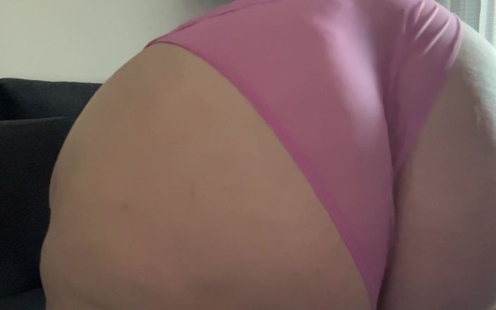 Kayla Peach studios: Une SSBBW se fait trémousse le cul au ralenti