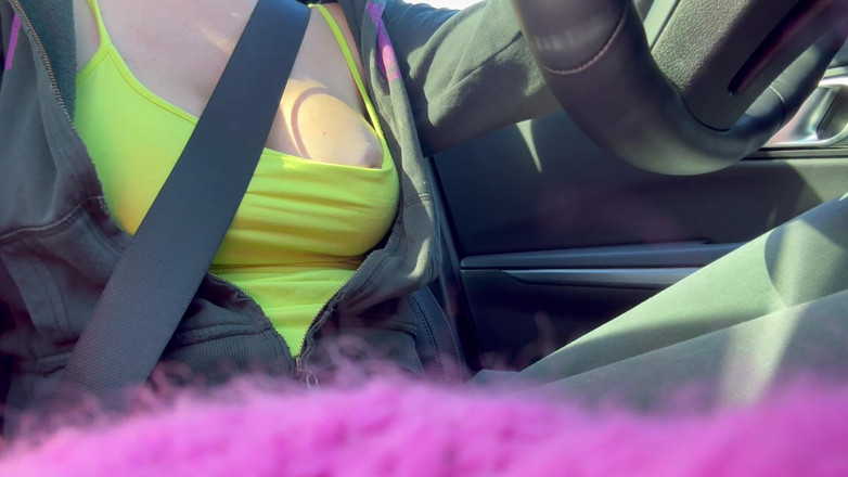 Artemisia Love: Italská nadržená milf jízda v autě s velkými prsy ukazuje...