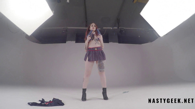 PurefilmsTv: Miriam nadržená studentka Figter Si hraje se stříkáním