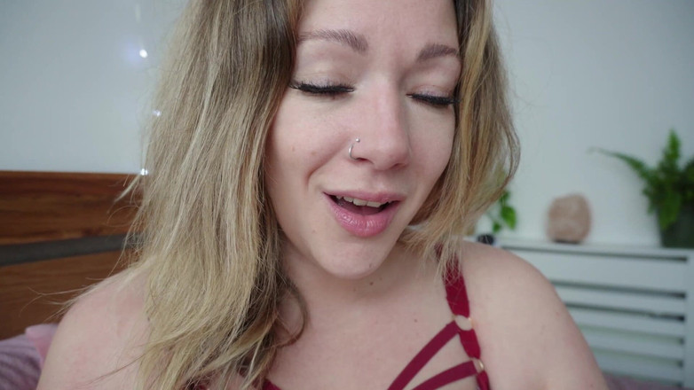 Sasha Curves: Kakak tiri raksasa menangkapmu menonton