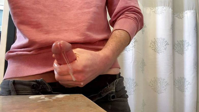 Jacob Buster: 浴室のカウンターに負荷を吹き付ける