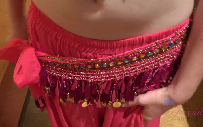 ATK Girlfriends: Emma सेक्सी भारतीय पोशाक में आपका इंतजार करती है