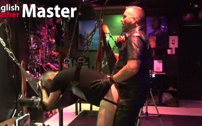English Leather Master: Stăpânul în piele îl fute pe sclavul raw