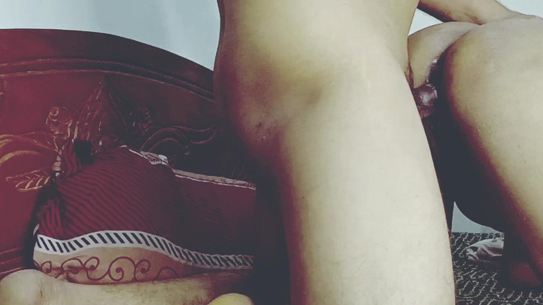 BanglaSexy24: Sert sikişiyor ve amcığını yalıyor