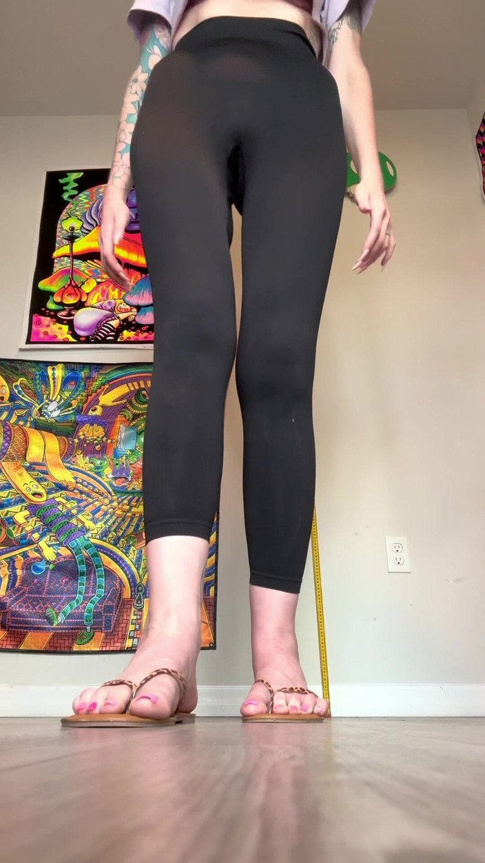 Peppermint Giantess: Calpestando duramente in infradito