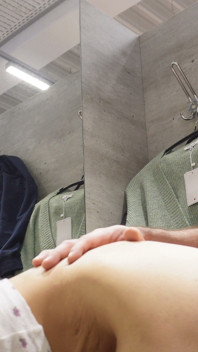 Złapany podczas przerwy na lunch: szybki seks w szatni