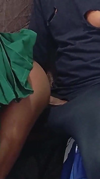 젖탱이를 핥는 작은