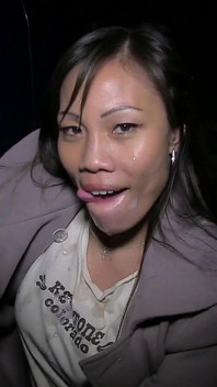Puta filipina llega a Inglaterra para ser una puta sucia mientras chupa y toma el esperma de múltiples pollas