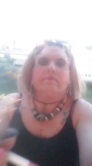 Stefanie Laveire: Blonďatá TS Stefanie kouří 2