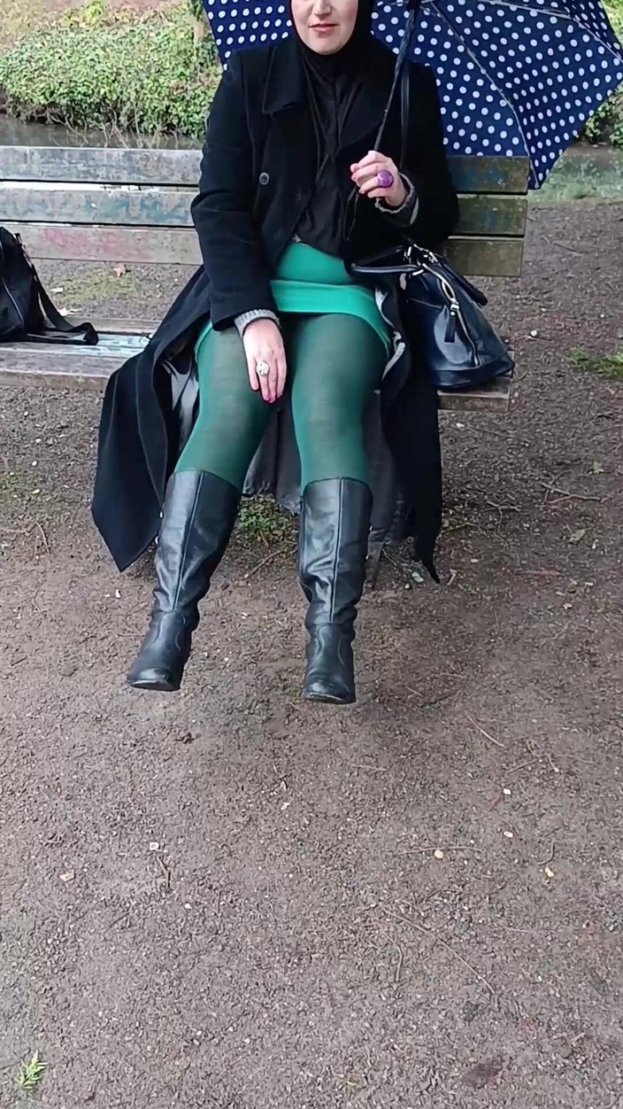 Asisa_oz: 我在公园外玩弄一根大鸡巴，吹箫，甚至撒尿