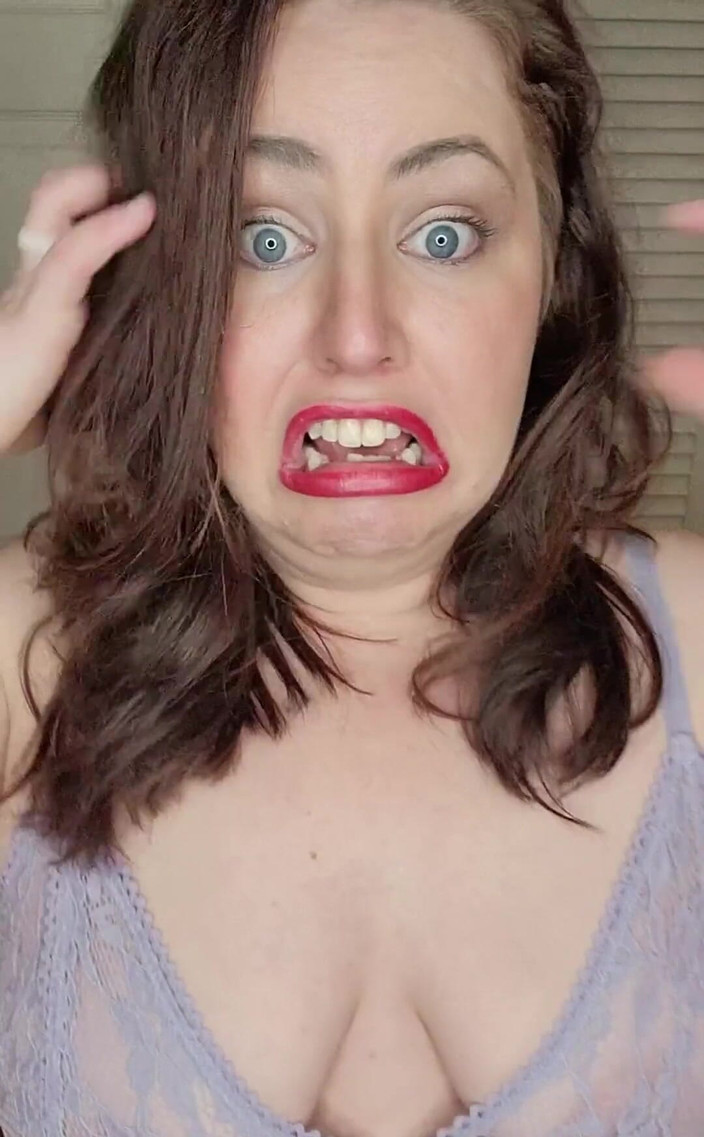 KinkyKatie: Więc miałem zamiar całkowicie usunąć to, pieprzę się tak ostro...