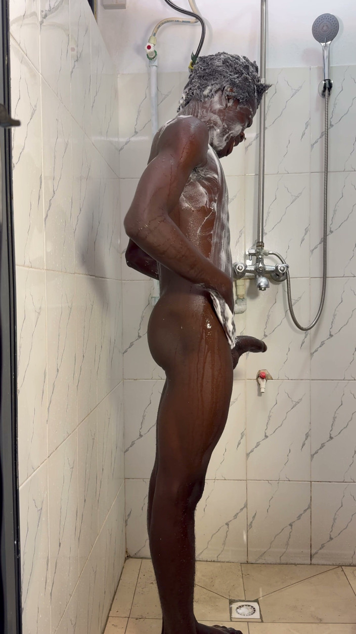 Blacked sauce: Viens Prendre Un Bain Et Branler Avec Moi