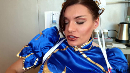Nylon Xtreme: Pov Kitana Lure jako Chun Li cosplay ošukaná s punčochami
