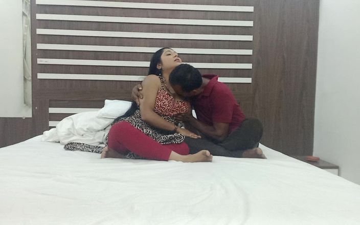 Hot Indian MILF: Büyük memeli ateşli Hintli orta yaşlı seksi kadın otelde ofis...