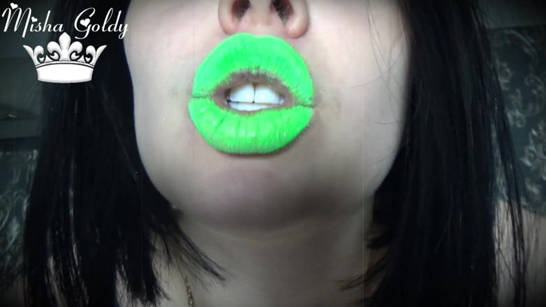 Goddess Misha Goldy: Neon Green menyembah hamba gincu hijau