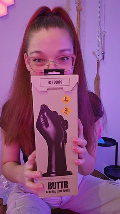 petitesubkitten: Стільки нових іграшок! Я не можу дочекатися, щоб спробувати їх усіх! Хто тобі подобається найкраще?