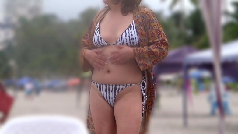 Ardientes69: Celé video nevlastní matky, která se předvádí v bikinách a...