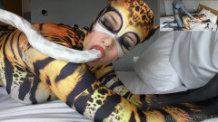 Nylon Xtreme: POV Nora Fox Cheetah przejebane Zentai Leopard