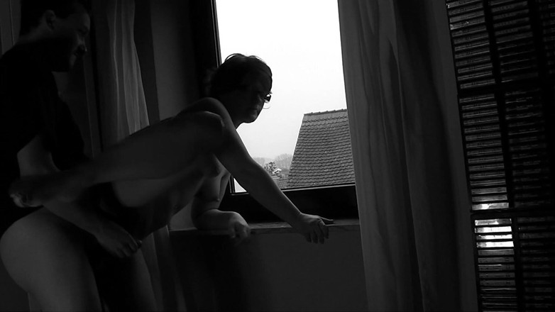 Popp Sylvie: Sylvie's Double - di tempat letak kereta dan di tepi tingkap