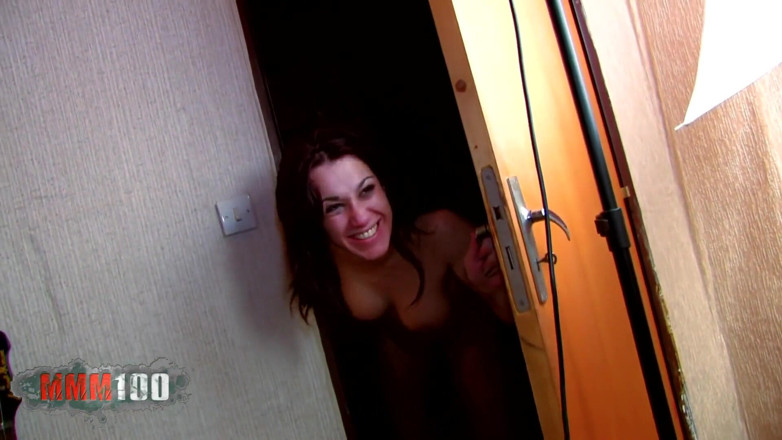 MMM100: Escena muy intensa con una zorra follada con un puño...