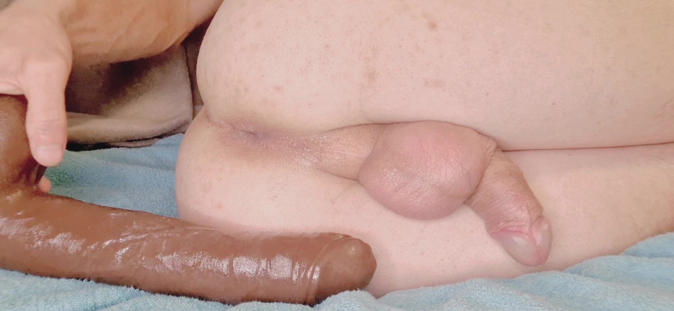 Timmyboy: Timmyboy lagi asik muasin memeknya pakai dildo ukuran raksasa ukuran 25...