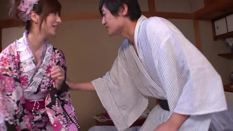 Japan X: Behaarte asiatische brünette gibt blowjob und wird geschraubt