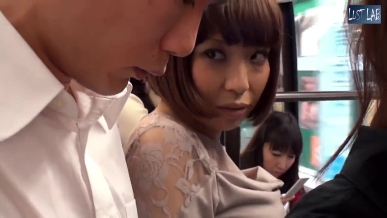 Lust lab: 混雑したバス誘惑 - 既婚女性に囲まれて形勢を逆にする - パート1