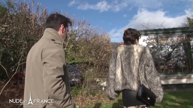 Nude in France: Mature bourgeoise shows us around her house and her ass...