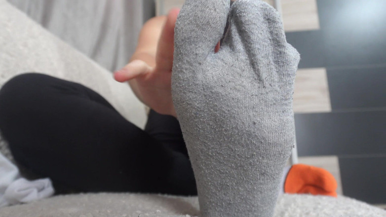 AmayaMori: Meine stiefschwester probiert aus, wie es ist, japanische tabi-Socken zu...