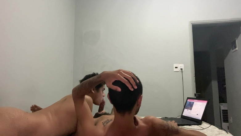 Leandro e Asafe: 两个的年轻人在网络摄像头上自慰并展示