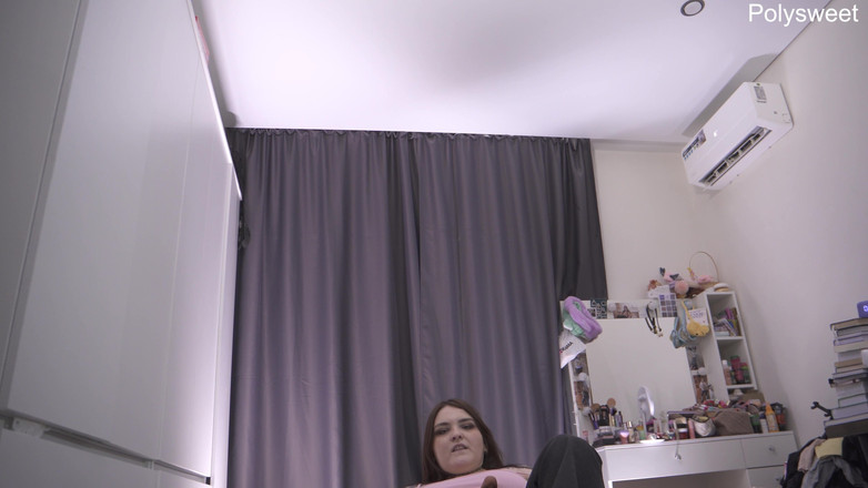 Polly Sweet: 一个拥有巨大魅力的情妇榨取你的处女嘴唇